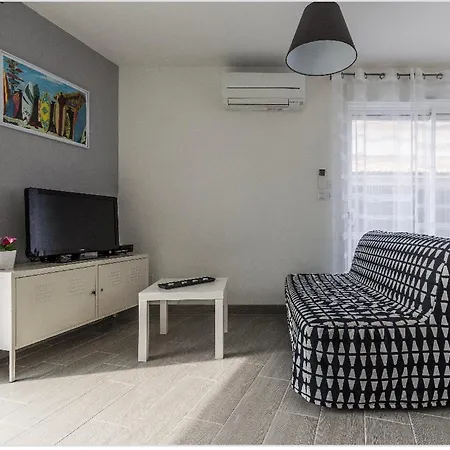 Maison Neuve Climatisee 펜션